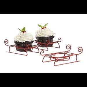 Set of 4 Sleigh Cupcake holder NWT
